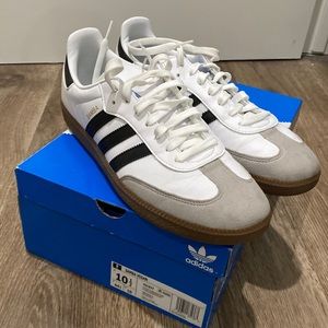 Like-new vegan Adidas Sambas.